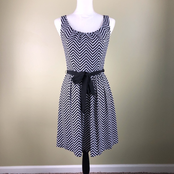 White House Black Market Dresses & Skirts - WHBM Black & White Lined Chevron Dress Size 2 EUC!
